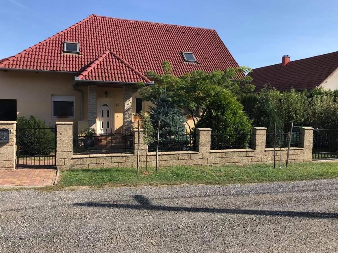 Jasmin Apartment House Vonyarcvashegy Εξωτερικό φωτογραφία