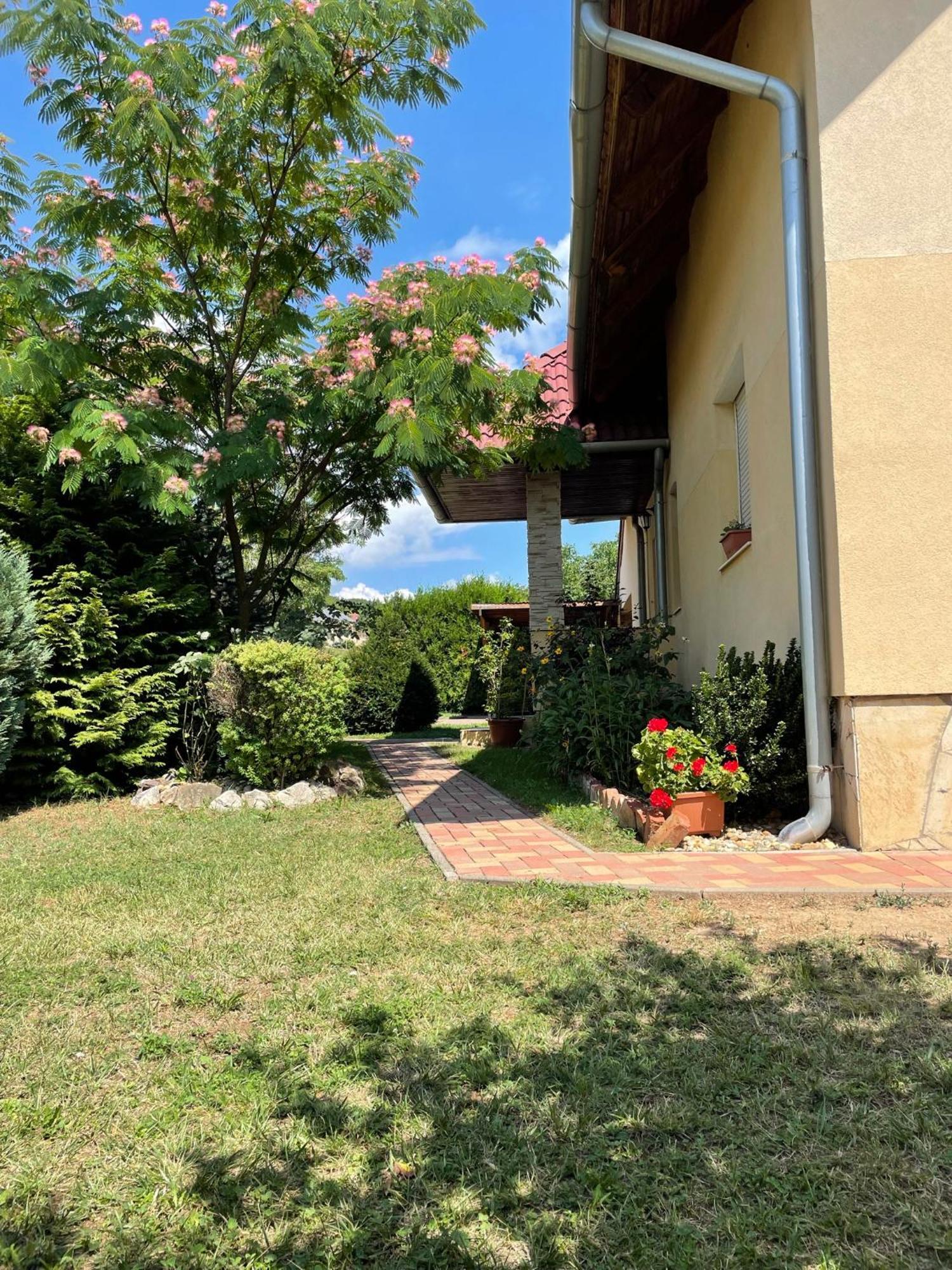 Jasmin Apartment House Vonyarcvashegy Εξωτερικό φωτογραφία